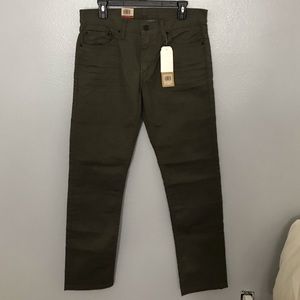 Slim Levi’s jeans